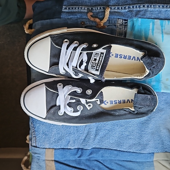 Womens size 8 Converse black shoes - Picture 3 of 4